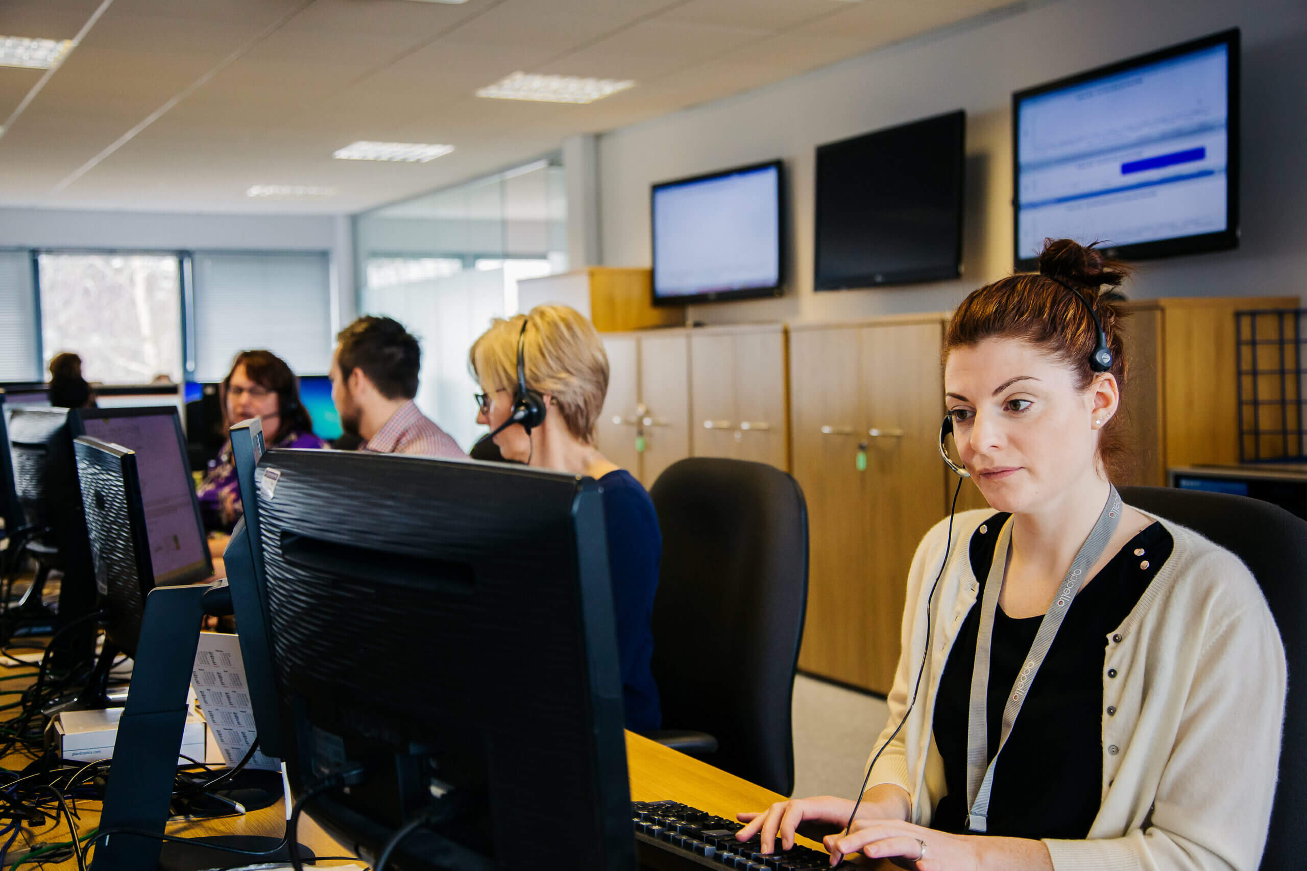 People in the monitoring centre